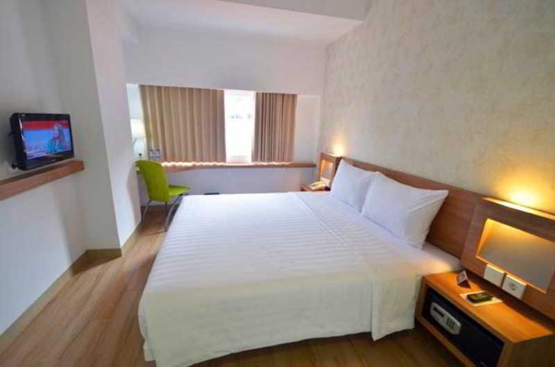Whiz Hotel Cikini Jakarta Eksteriør bilde
