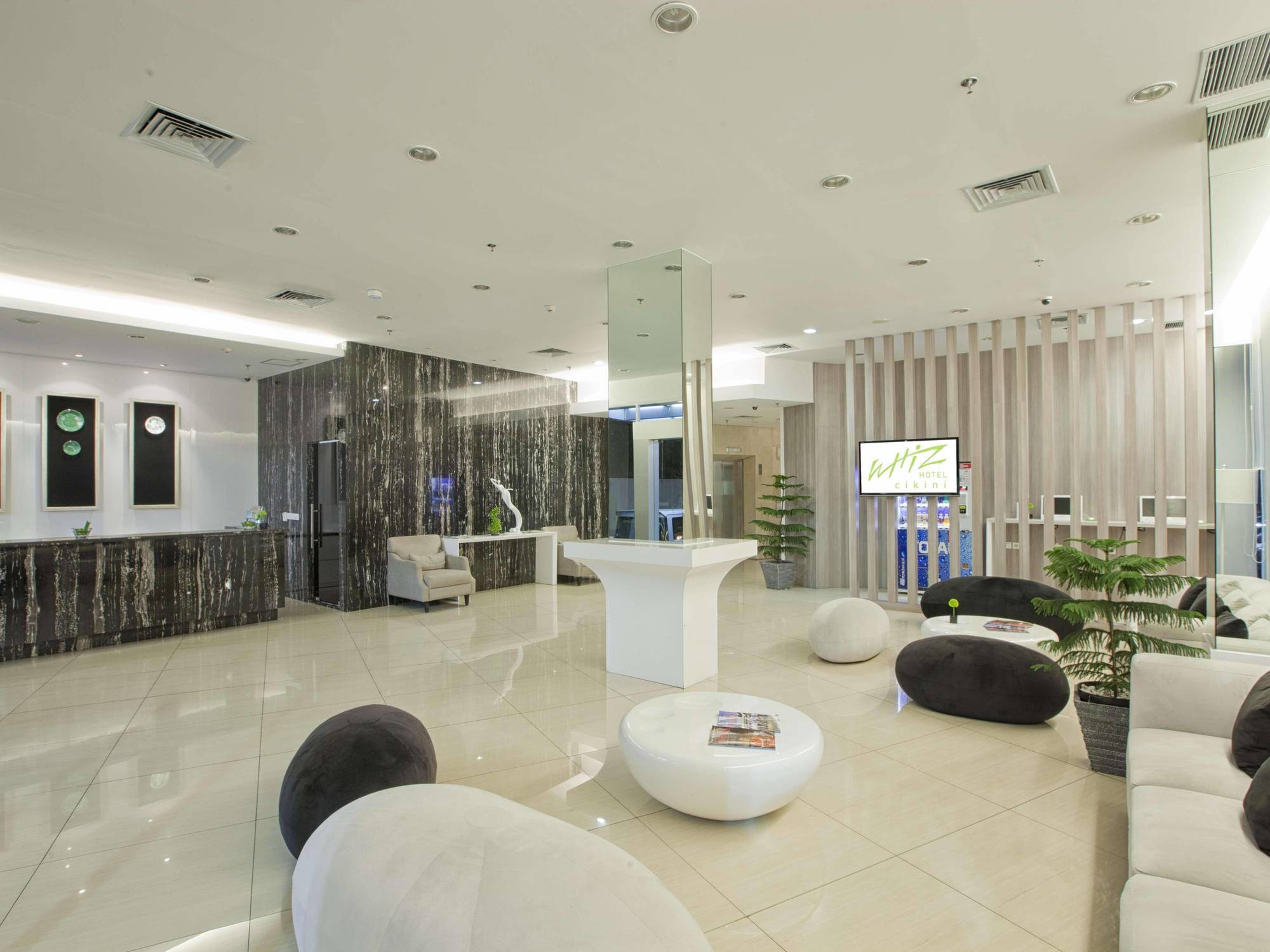 Whiz Hotel Cikini Jakarta Eksteriør bilde