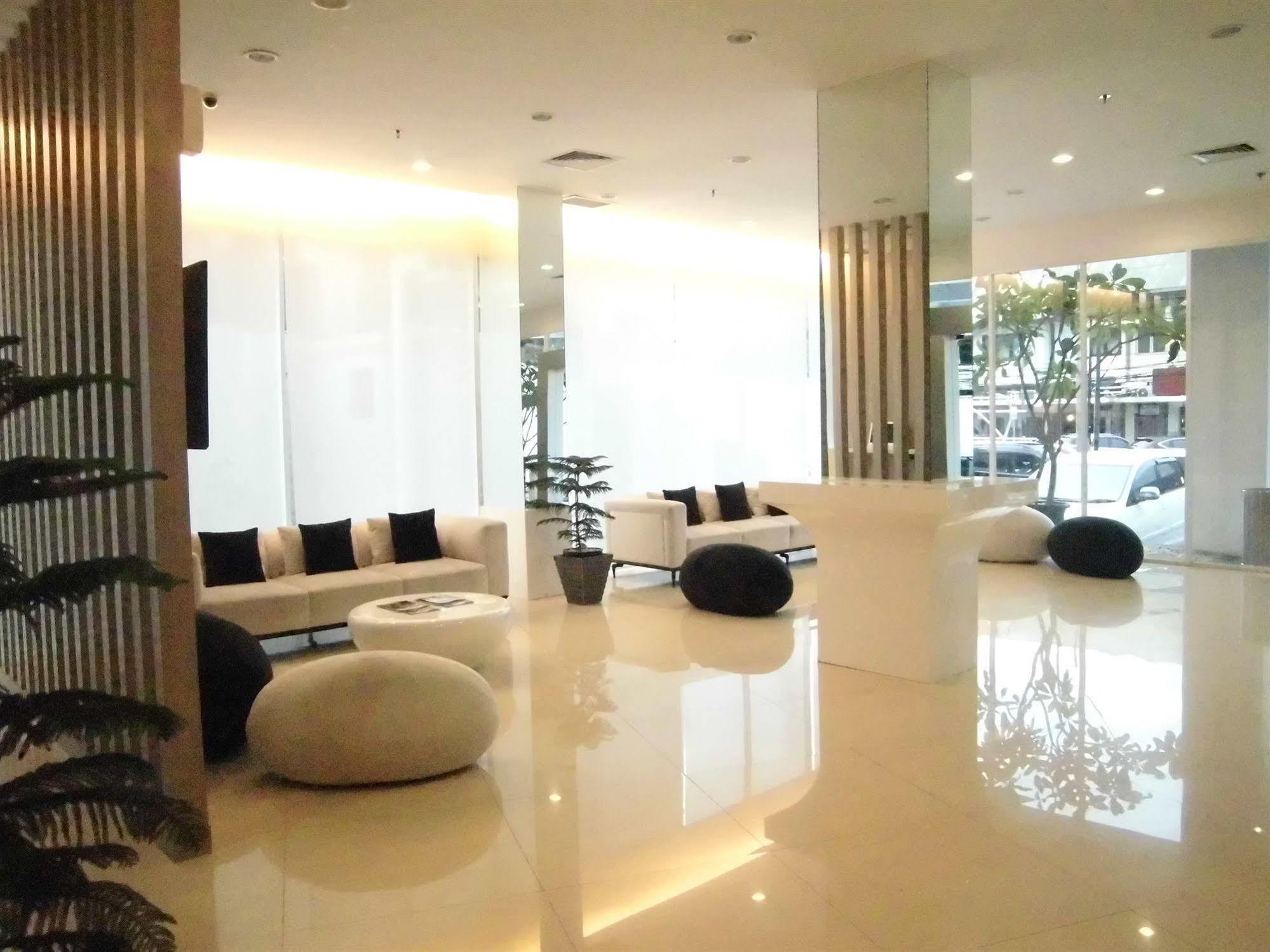 Whiz Hotel Cikini Jakarta Eksteriør bilde